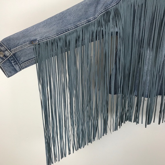 Levi’s Ex Boyfriend Fringe Trucker Jacket - Picture 7 of 8